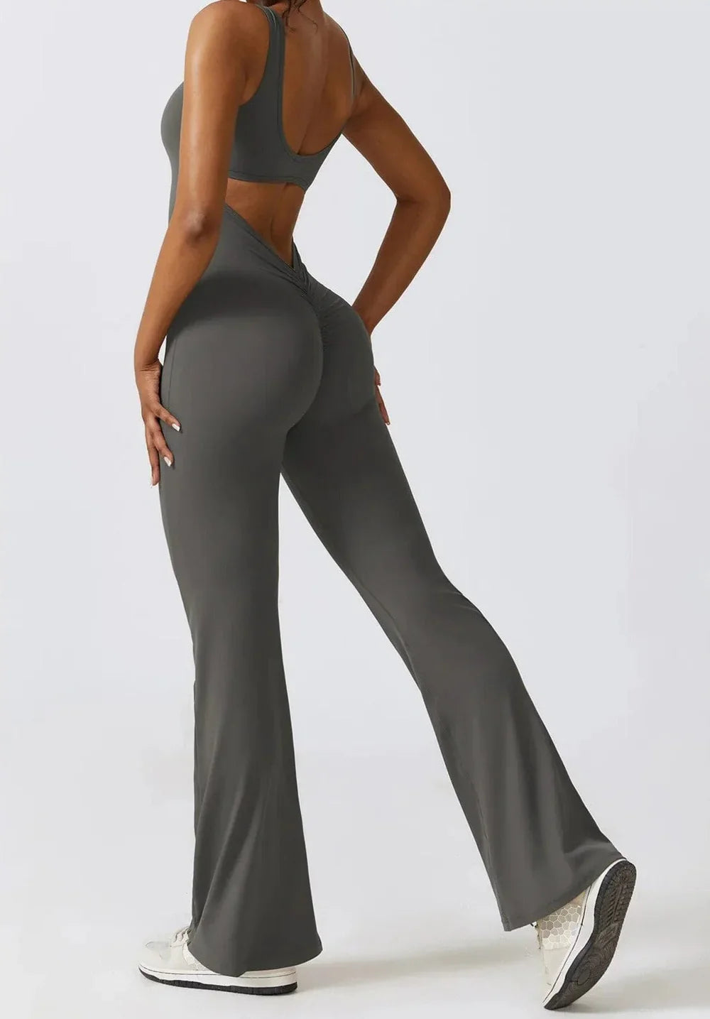 Amara | Backless V-Shape Body