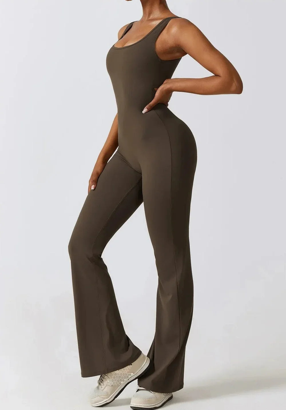 Amara | Backless V-Shape Body