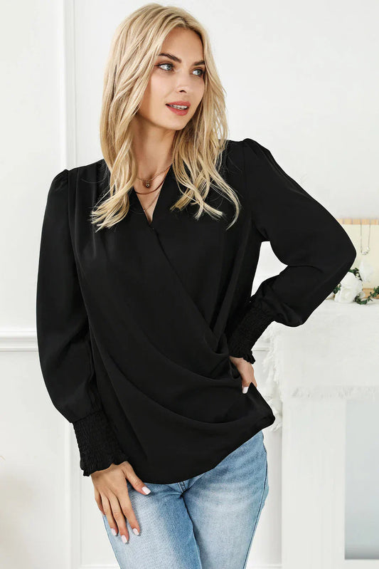 Veronika | Omslagsbluse med drapering og rynkede ærmedetaljer