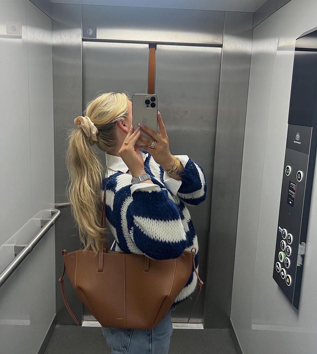 Aida | Strikket sweater med striber – tidløs & hyggelig