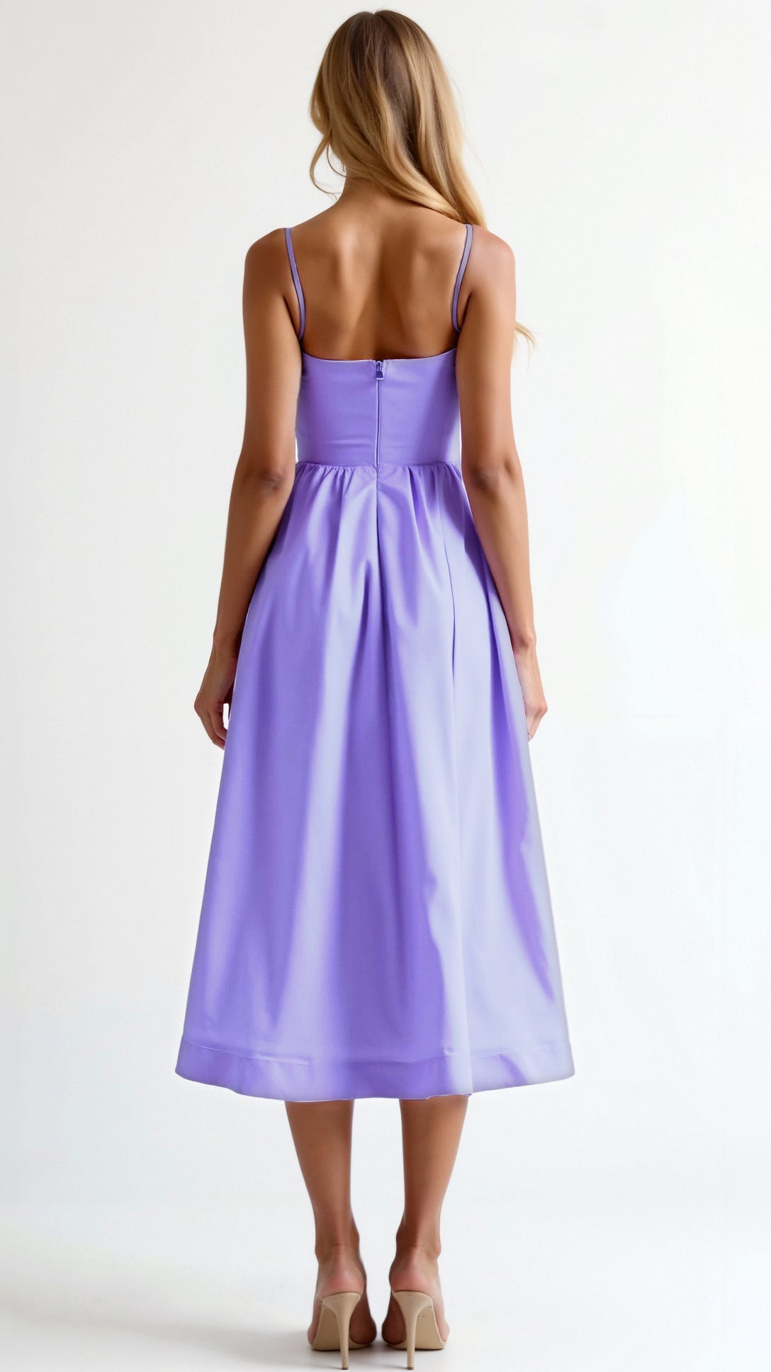 Eileen | Elegant Midikjole med Fine Stropper og Feminin Lethed